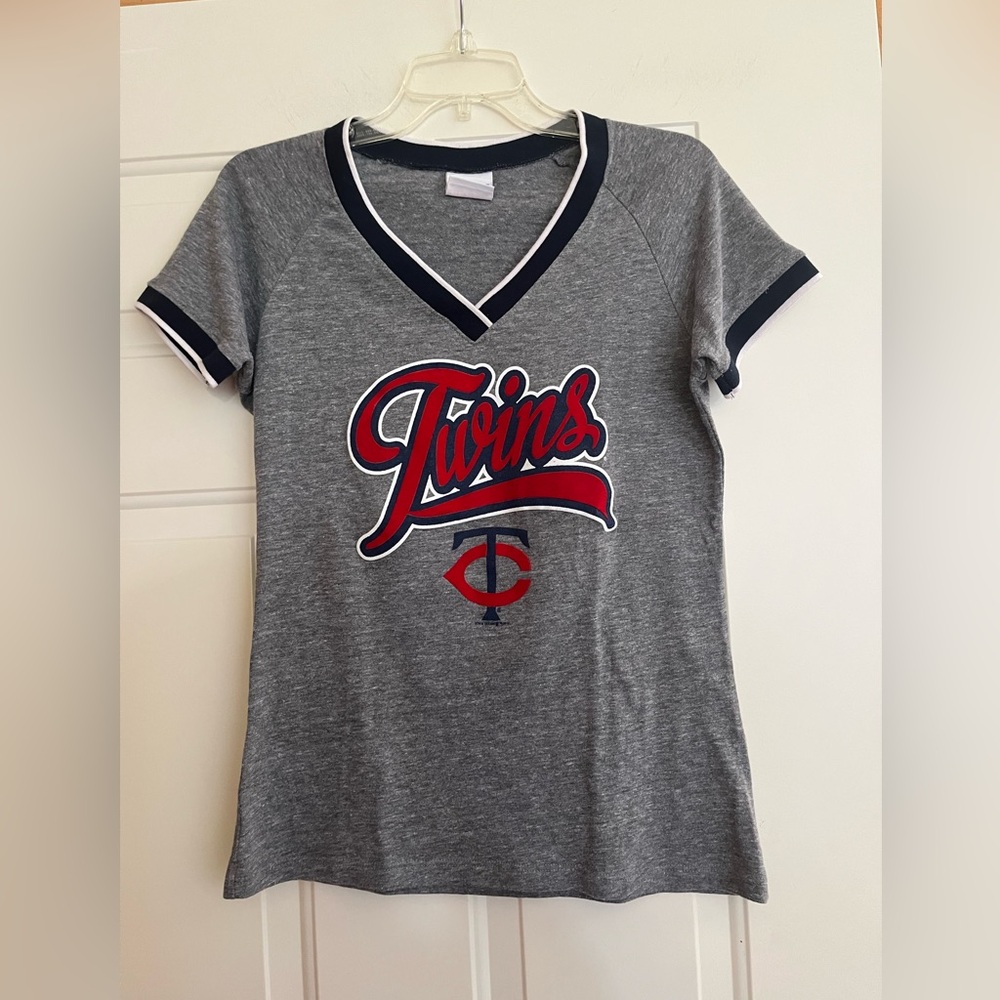 Minnesota Twins 5th & Ocean genuine merchandise V neck shirt. Size unsure small